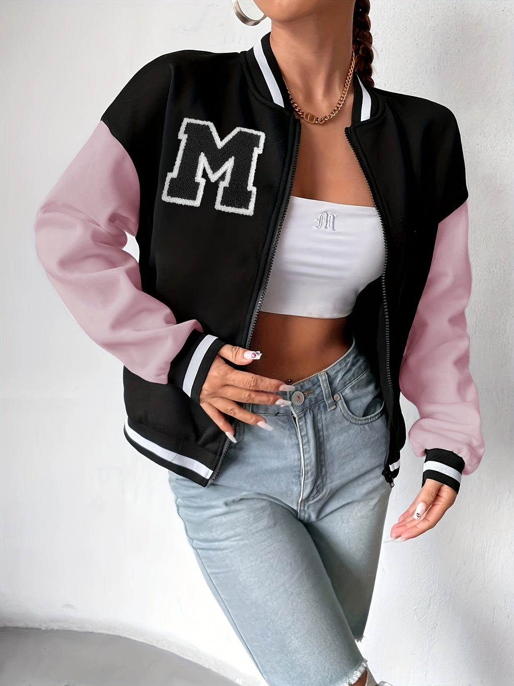 Giacca bomber donna Valstrend con motivo a lettere, collo a contrasto, zip front e maniche a scendere, stile casual colorblock.