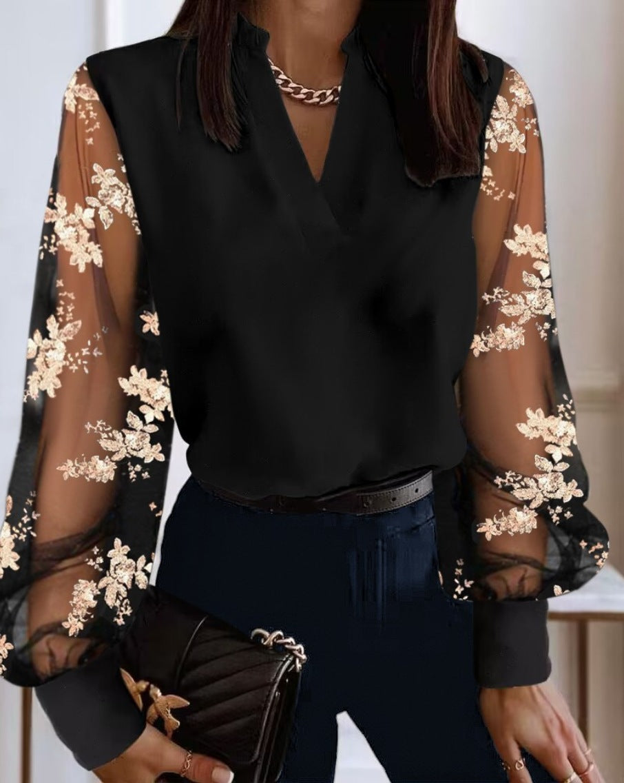 Camicia in pizzo a maniche lunghe con scollo a V, moda femminile, marca Valstrend, tessuto elegante e dettagli raffinati.