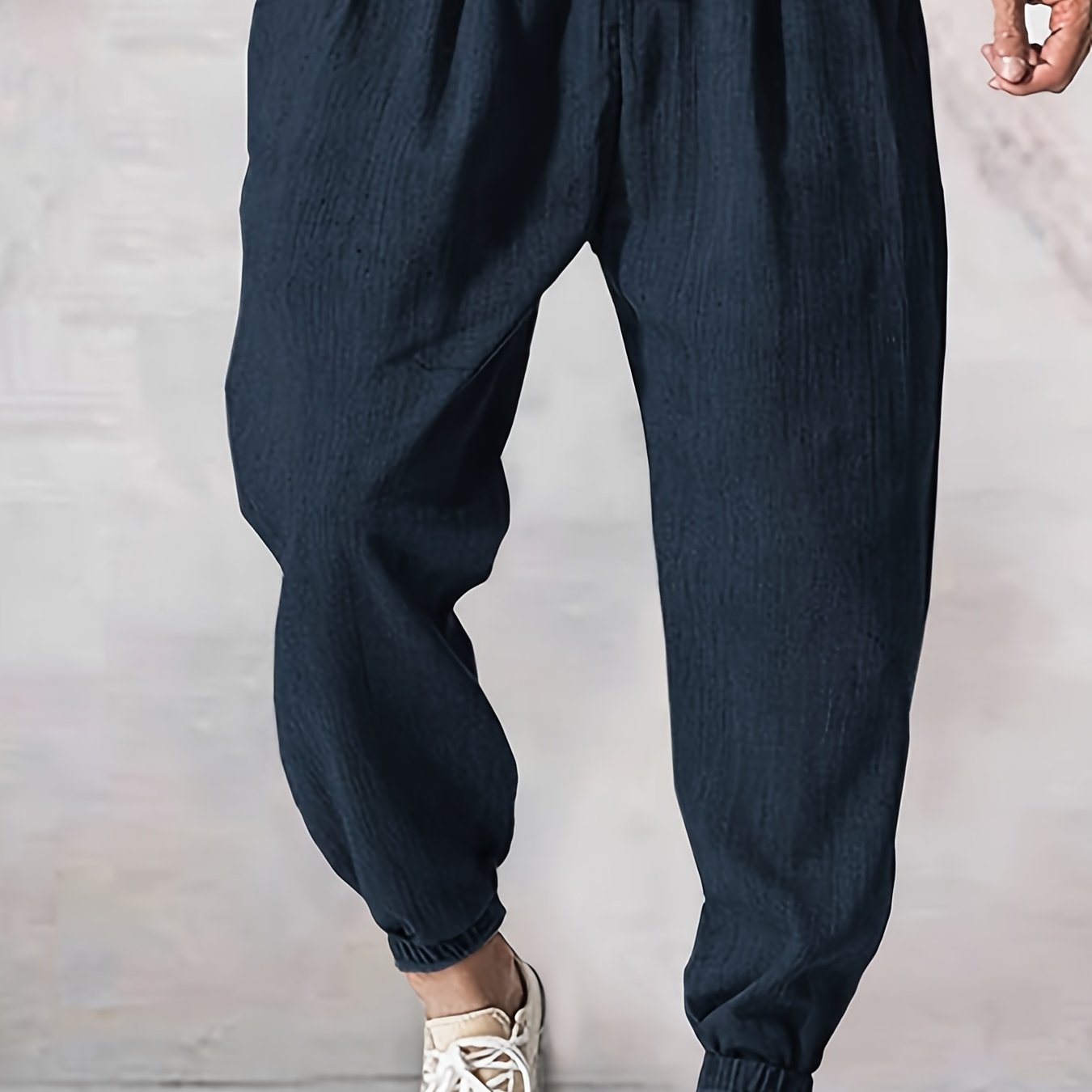 Joggers uomo Valstrend in tessuto lavato e strappato, pantaloni casual a vita bassa con tasche e cintura con coulisse.