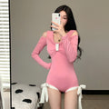 Costume intero da donna Valstrend, costume da bagno estivo che valorizza la figura, con dettagli eleganti e tessuto colorato.