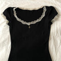 Maglietta donna Valstrend con maniche corte in pizzo, comoda e casual, perfetta per un look versatile e femminile.