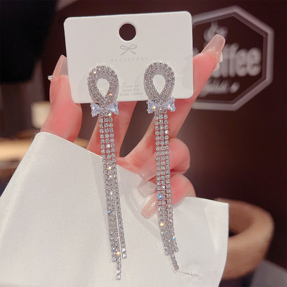 Orecchini eleganti in argento sterling con perle luminose, stile raffinato e personalità distintiva, firmati Valstrend.