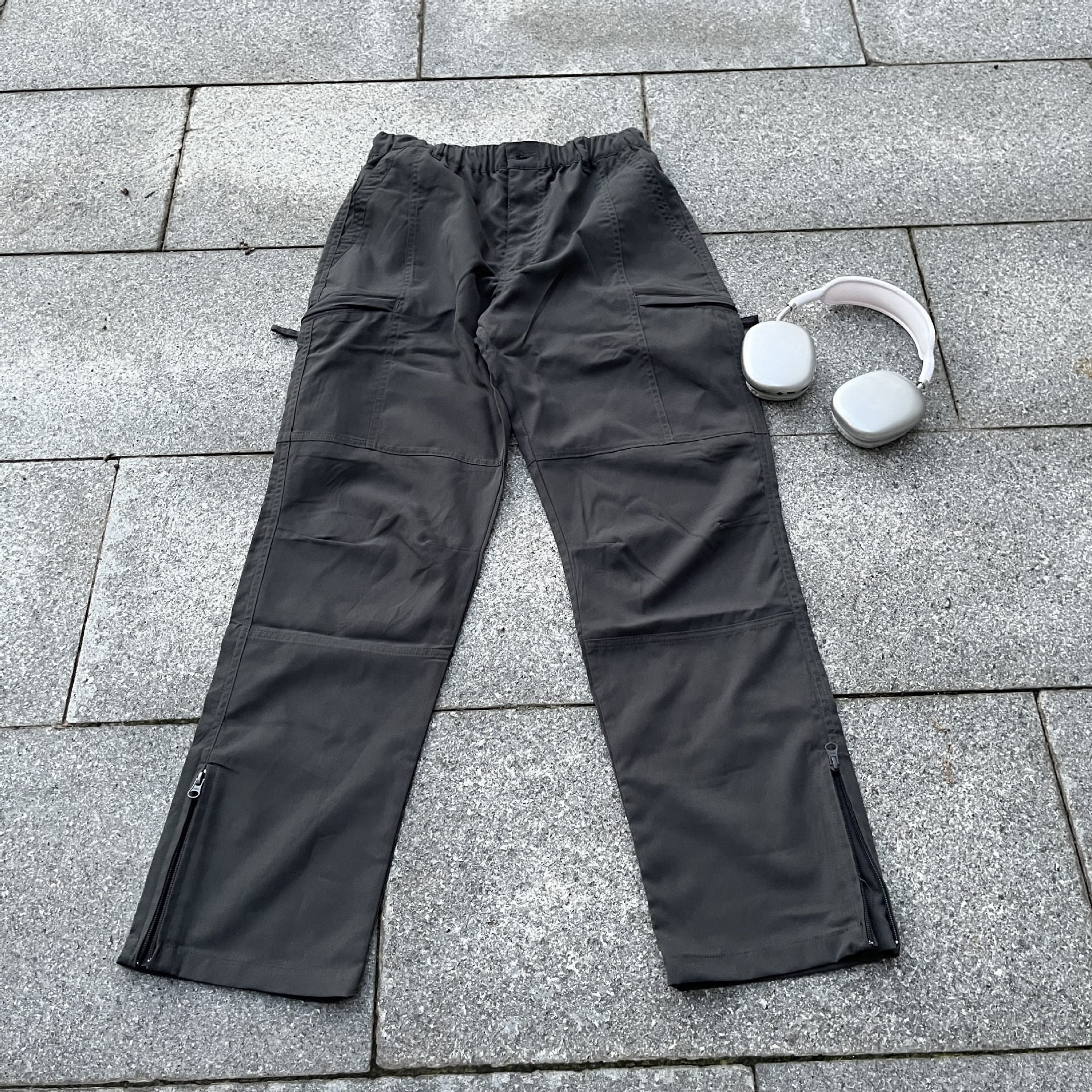 Pantaloni tattici outdoor Valstrend waterproof con tasche multiple e tessuto resistente, ideali per avventure all'aperto.