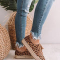 Scarpe donna Valstrend con tacco piatto e stampa leopardo, lacci e design casual per look comodi e alla moda.