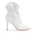 Stivaletti donna Valstrend con punta stretta e tacco basso, stile alla moda per look eleganti e casual.