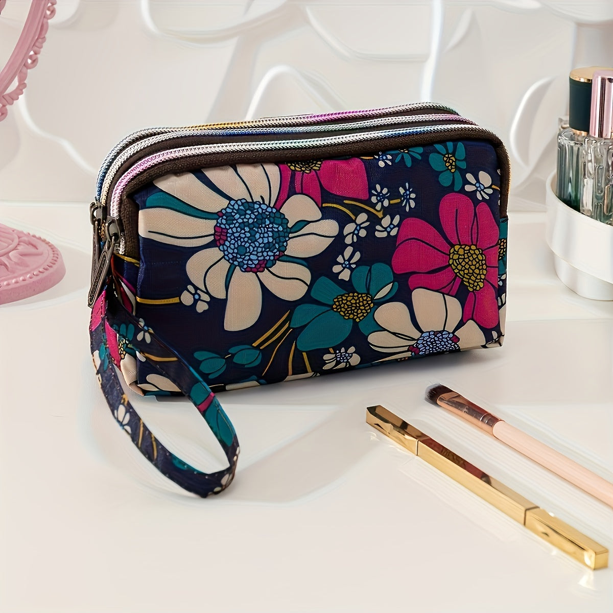 Portafoglio donna Valstrend con stampa floreale, compatto con zip, ideale per viaggio e organizzazione, in poliestere con tasca portapochette.