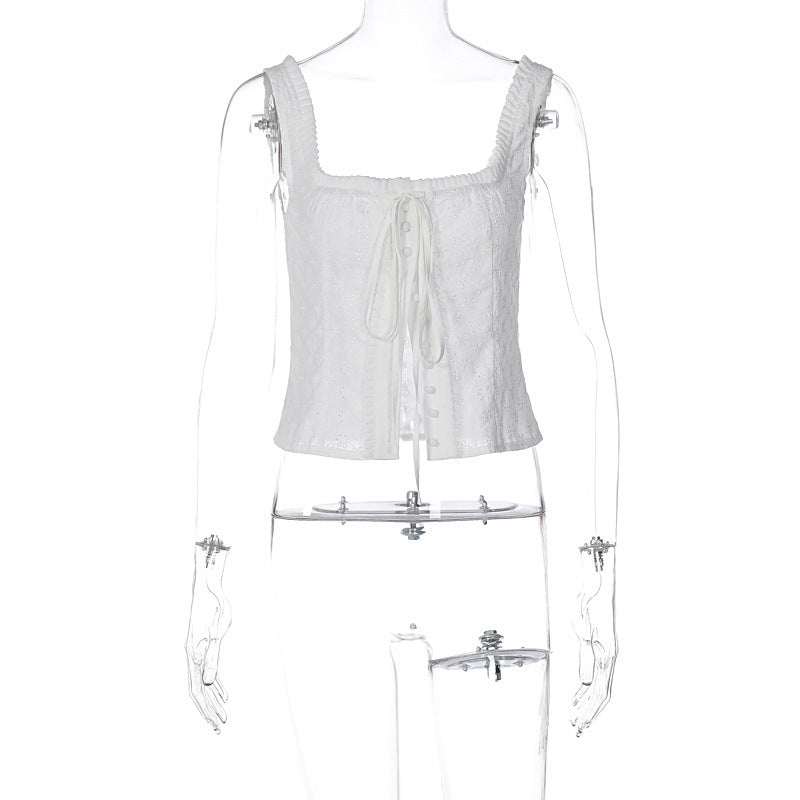 Maglietta slim fit con scollo quadrato, dettagli in pizzo e coulisse, di Valstrend, vestibilità aderente e stile elegante.