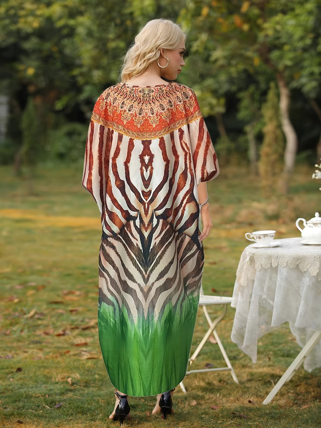 Vestito lungo casual con stampa allover, scollatura a V e maniche a batwing, vestito maxi per donne taglia comoda in primavera ed estate