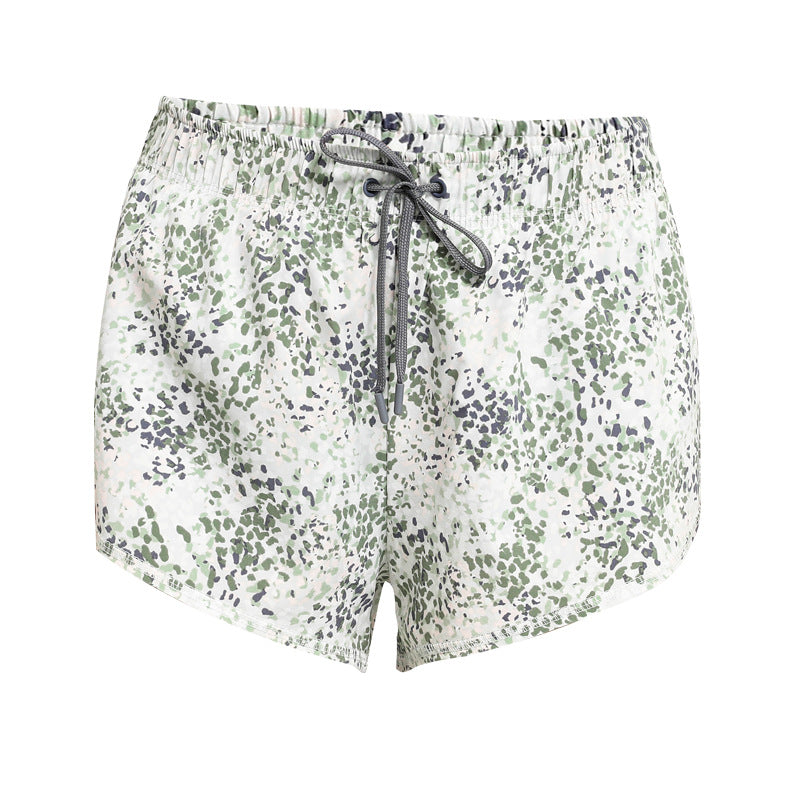 Shorts sportivi femminili con motivo floreale Valstrend, tessuto leggero e comodo, ideali per attività sportive e casual.