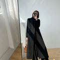 Cappotto slim fit in lana Valstrend, lungo medio, stile casual, con colletto e tasche, tessuto caldo e morbido.