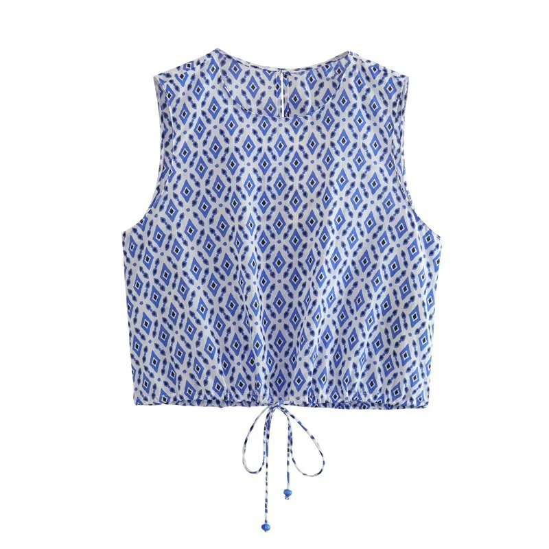 Top e pantaloni donna Valstrend con stampa decorativa e fiocco elegante, look alla moda e femminile, dettaglio del tessuto e design sofisticato.