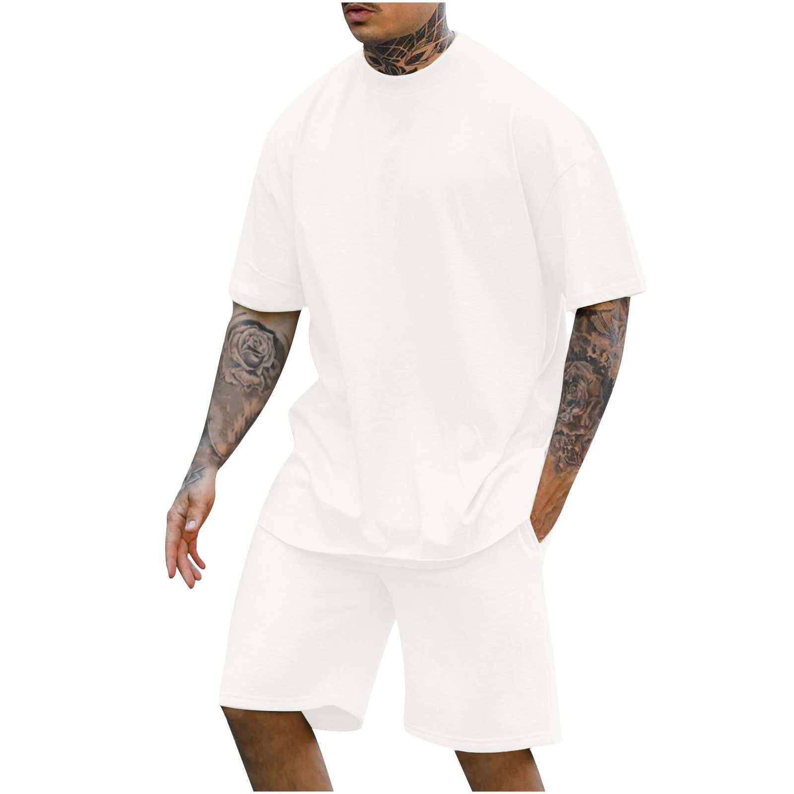 Completo uomo Valstrend con maglietta a girocollo, maniche corte e pantaloncini, stile casual e moderno.