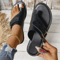 Sandali da donna leggeri e traspiranti Valstrend, scarpe da spiaggia flat ideali per l'estate e il mare.