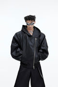 Giacca in pelle PU con cappuccio, zip, maniche larghe e design loose, marca Valstrend, stile casual e moderno.
