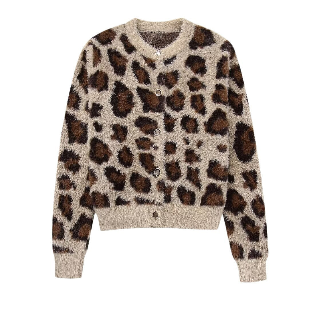 Maglione vintage stile Hong Kong con stampa leopardata, Valstrend, mostrato con collo a scialle e dettagli in tessuto caldo.