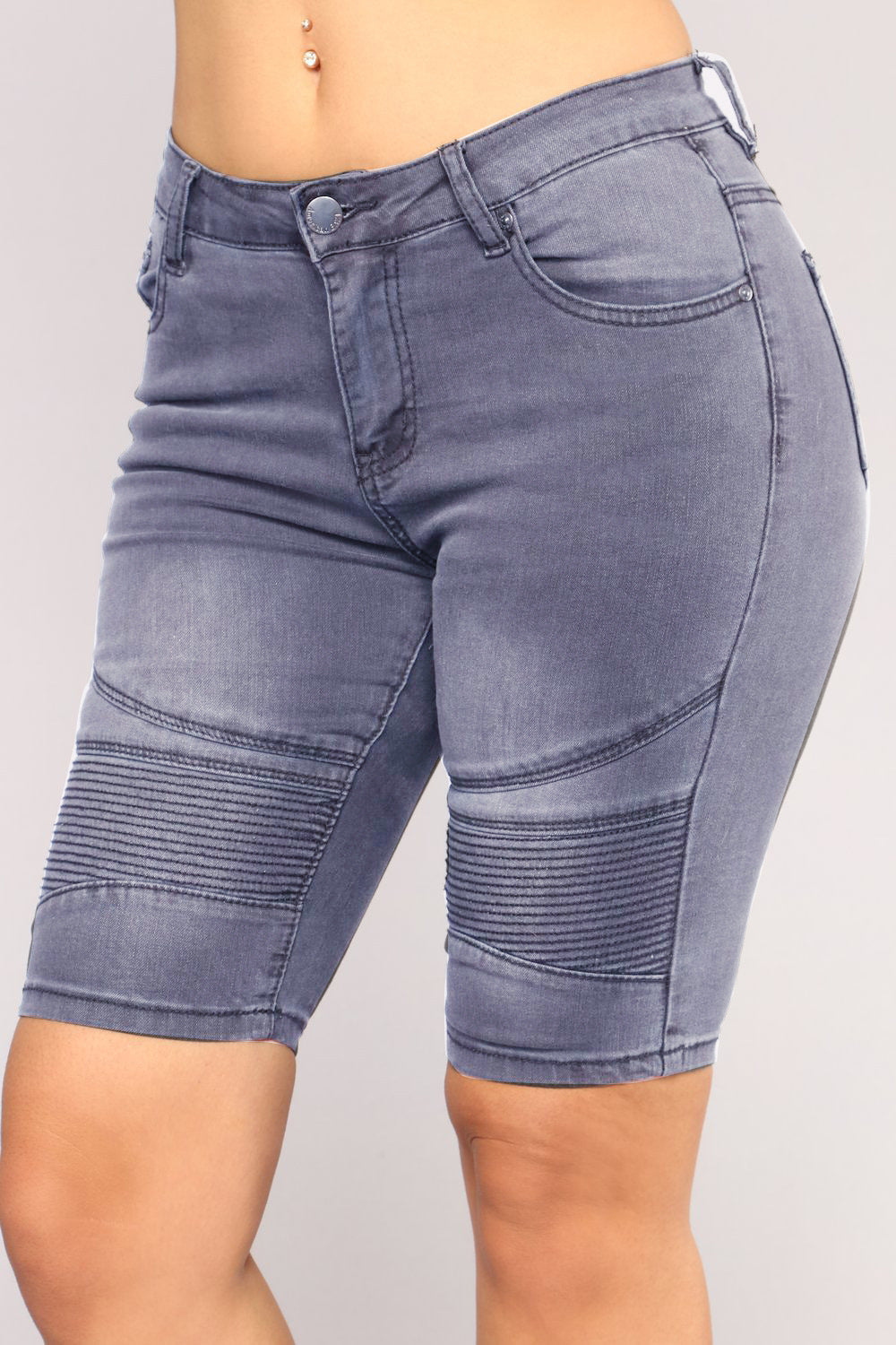 Jeans da donna europei e americani blu Valstrend shop, modello slim fit con vita alta e dettagli classici.