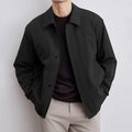 Giacca da uomo stile coreano con rever e taglio elegante, modello executive di Valstrend shop, vista frontale.