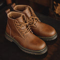 Stivaletti da uomo in stile britannico autunnale Dr Martens Valstrend, mid-top con suola robusta e design classico.