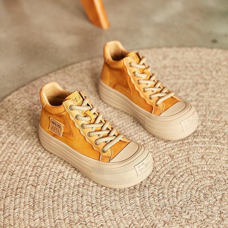 Sneakers chunky e carine di Valstrend shop con suola spessa e design abbinabile, stile brutto e adorabile, visibili in questa immagine.