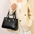 Borsa a tracolla da donna Valstrend, elegante e spaziosa, con dettagli di design moderno e tracolla regolabile.