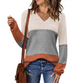 Maglione a collo a V con motivo traforato, maglia a costine, marca Valstrend, in tessuto caldo e morbido, dettaglio frontale.