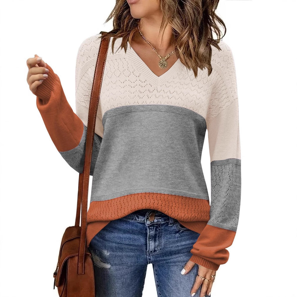 Maglione a collo a V con motivo traforato, maglia a costine, marca Valstrend, in tessuto caldo e morbido, dettaglio frontale.