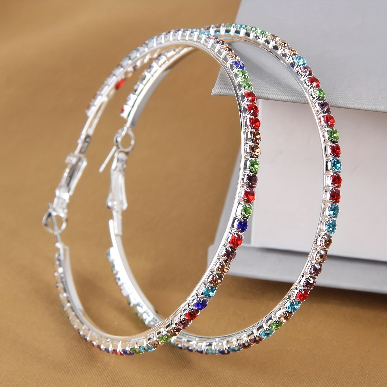 Set di 2 orecchini a cerchio bohemien con strass colorati in argento placcato per donna, stile semplice e alla moda.