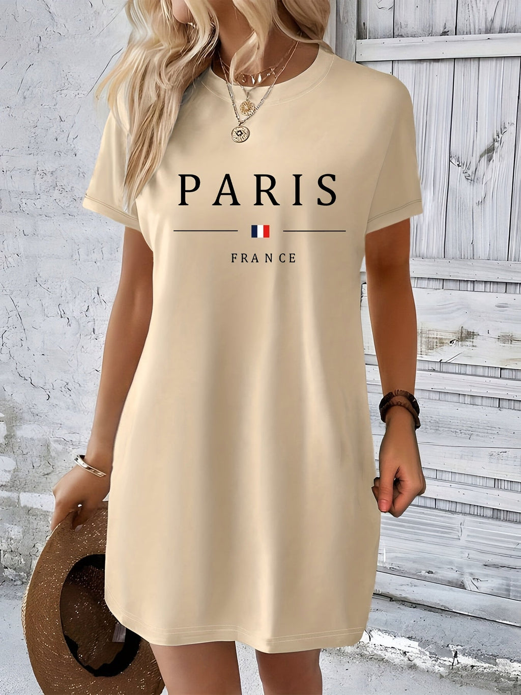 Vestito T-Shirt casual donna Valstrend con stampa PARIS, collo rotondo, maniche corte, tessuto elasticizzato nero e bianco.