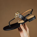 Sandali donna Valstrend con punta aperta, stile preppy, in pelle di pecora, con fiore decorativo e design flip-toe.