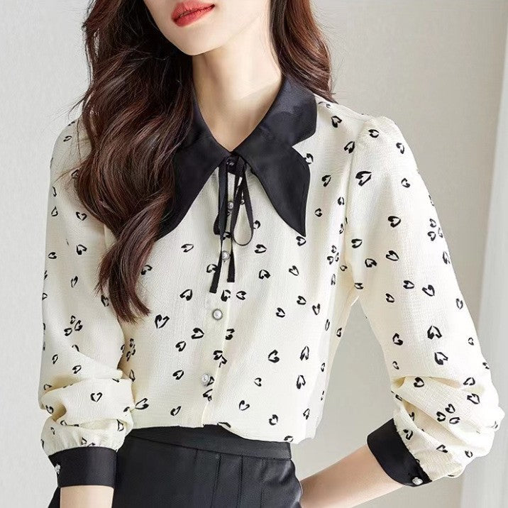Camicia elegante in stile francese retrò con cuore e motivo floreale, marchio Valstrend, vista frontale su tessuto leggero.