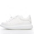 Sneakers eleganti unisex in pelle multicolore con suola spessa e rivestimento in epoca, stile gradient e design sofisticato.