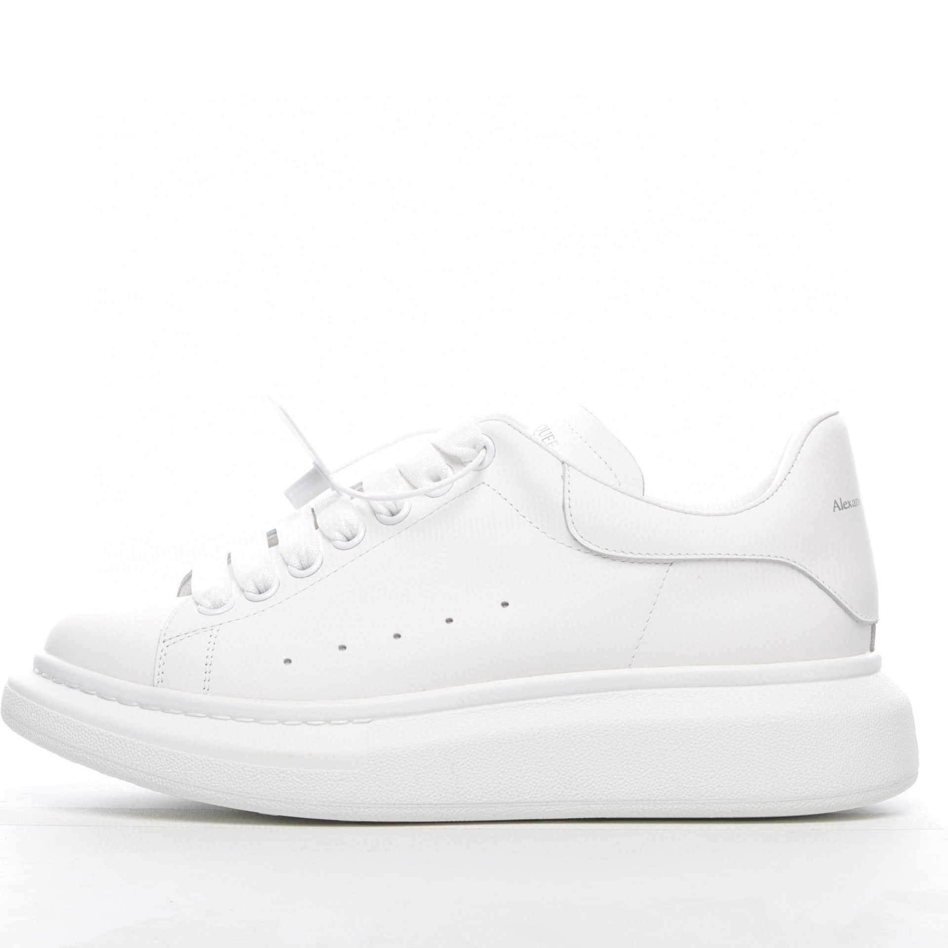 Sneakers eleganti unisex in pelle multicolore con suola spessa e rivestimento in epoca, stile gradient e design sofisticato.