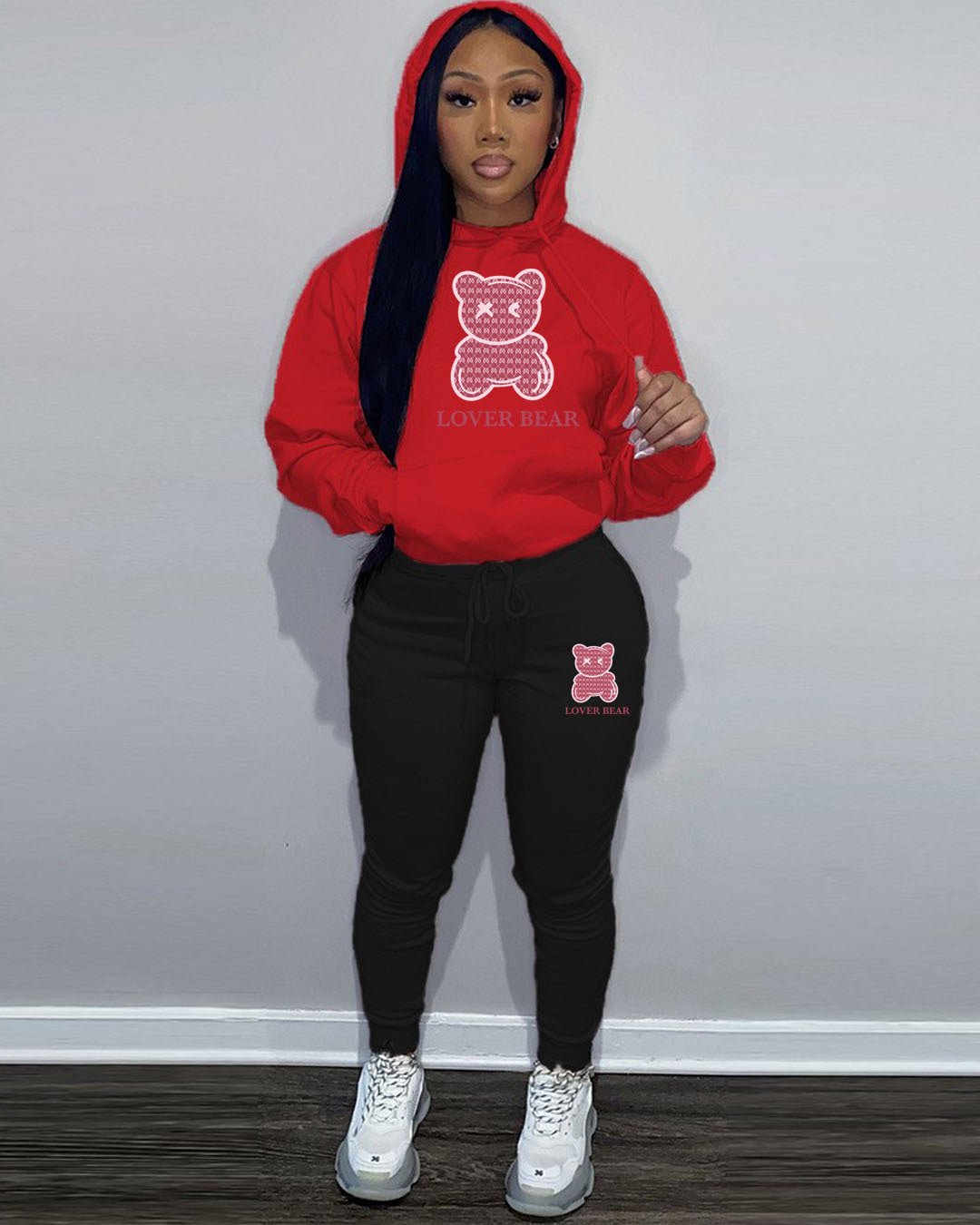 Felpa con cappuccio e pantaloni coordinati da donna Valstrend, abbigliamento casual in tessuto morbido e confortevole.