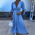 Vestito femminile in denim Valstrend con scollo a V, stile sexy e moda nuova, visibile in dettaglio sull'immagine.