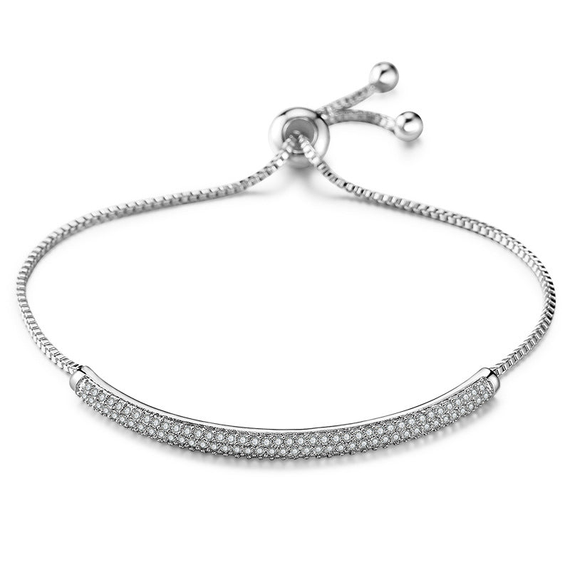 Bracciale curvo in metallo con incastonatura di zirconi, design elegante e raffinato, da donna Valstrend.
