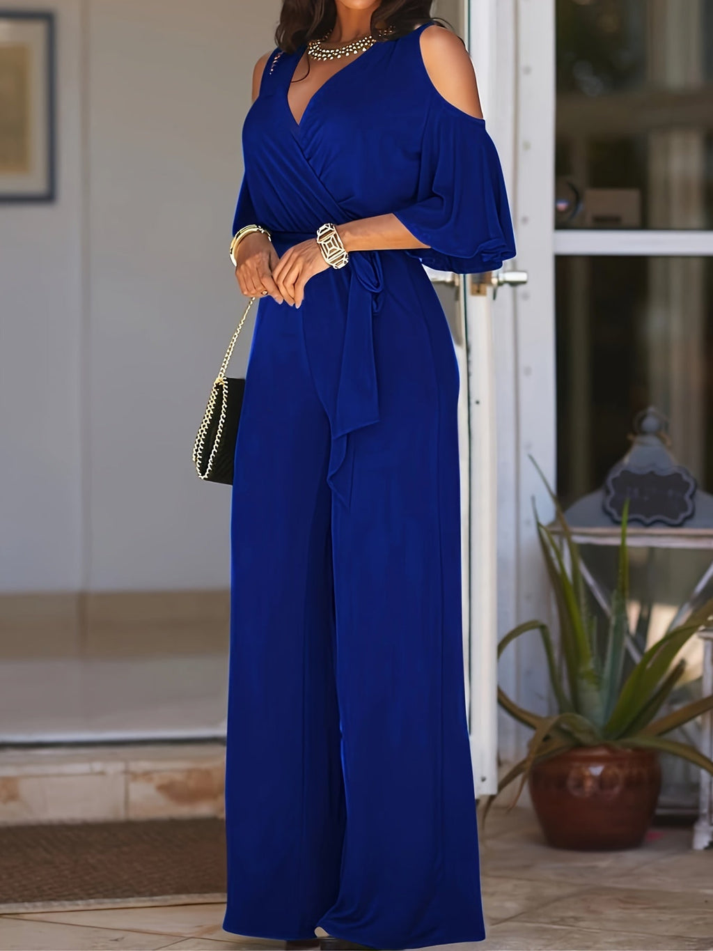 Tuta donna valstrend con spalle scoperte, scollo a V, maniche a metà, ideale per primavera ed estate, abbigliamento elegante.