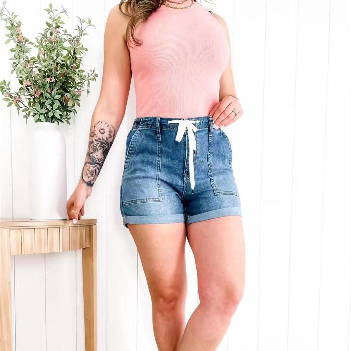 Pantaloni donna a vita alta blu con tasche patch, vita elastica e cintura legata, marca Valstrend shop.