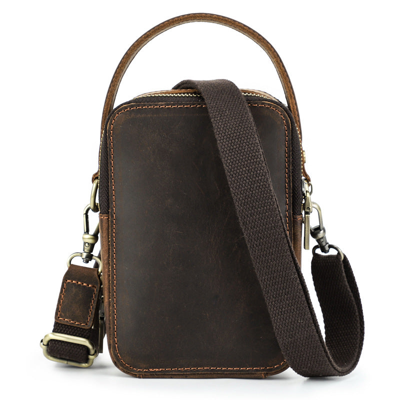 Borsa messenger da uomo in pelle Crazy Horse casuale e retrò, con tracolla, stile originale e dettagli in pelle marrone.