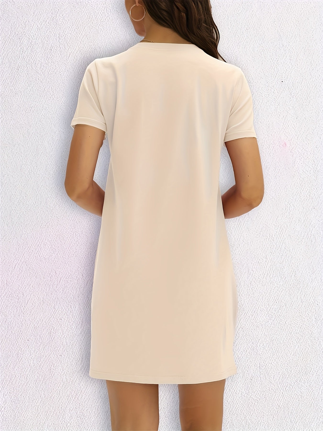 Vestito t-shirt casual donna Valstrend con stampa Parigi, collo rotondo, maniche corte, tessuto elasticizzato nero e bianco.