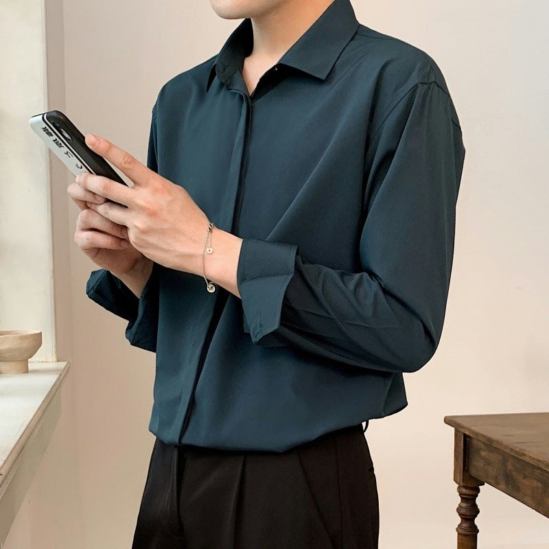Camicia a maniche lunghe uomo Valstrend Shop, stile cool and wild, tessuto morbido e design moderno visibile nell'immagine.