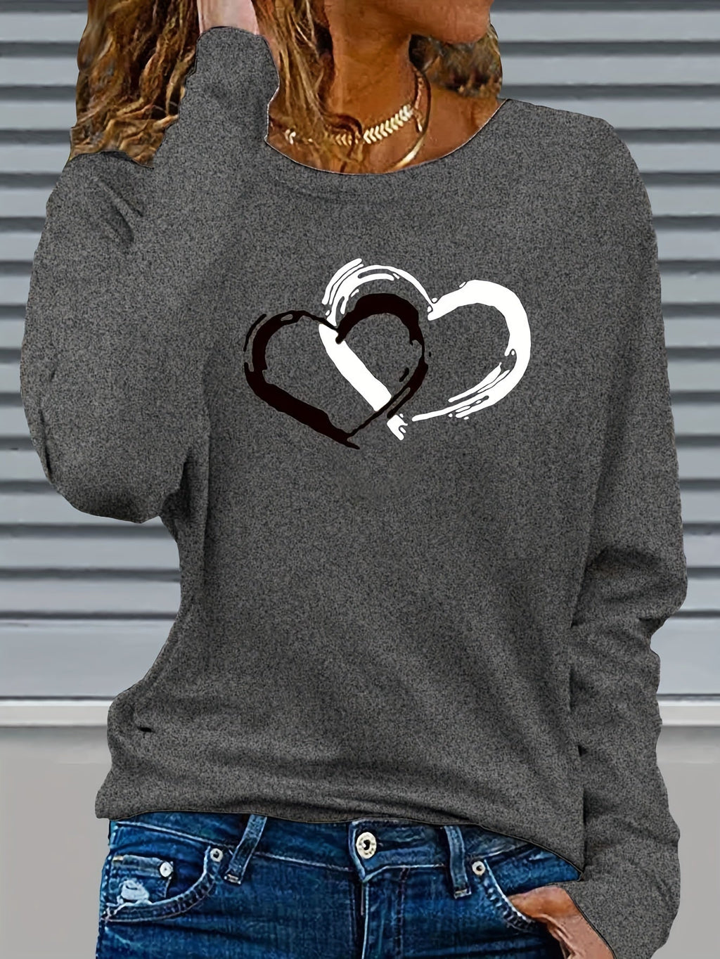 Maglietta a maniche lunghe donna Valstrend con stampa a cuore, collo rotondo, tessuto elasticizzato, stile casual in poliestere.