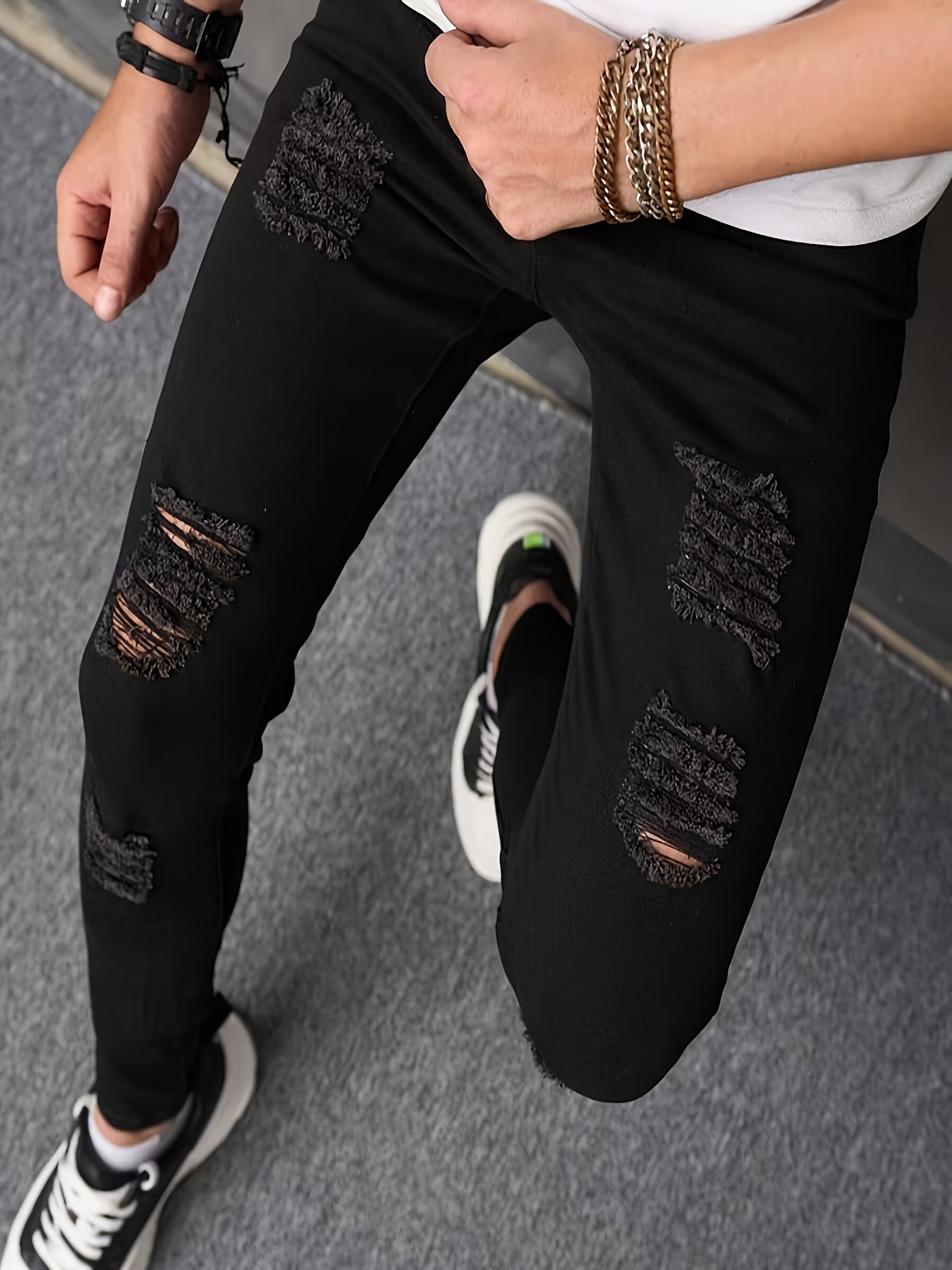 Jeans skinny da uomo Valstrend shop, stile casual strappato, vestibilità aderente, tessuto elasticizzato di media consistenza.