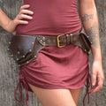 Cintura medievale in stile punk retro di Valstrend, con pouch in vita in pelle nera e dettagli in metallo.