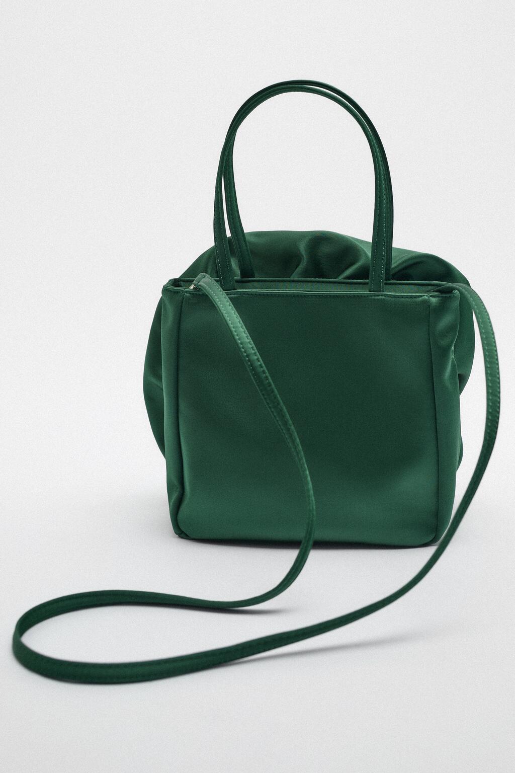 Borsa a tracolla in seta Valstrend con texture morbida e elegante, con cinturino regolabile e dettagli raffinati.