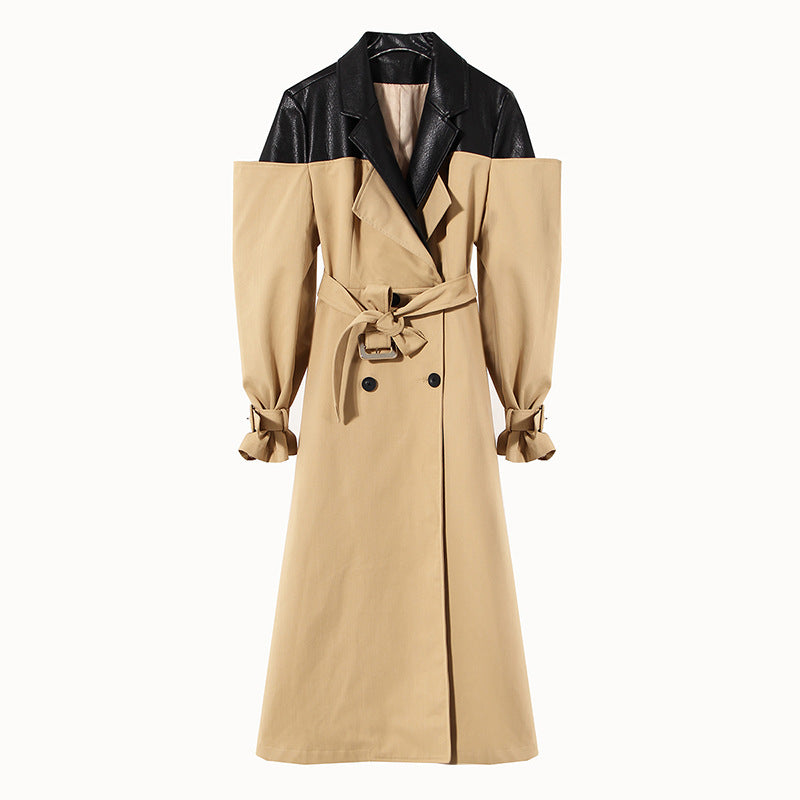 Cappotto donna doppiopetto sopra il ginocchio Valstrend, stile elegante, in tessuto scuro con bottoni frontali e colletto classico.