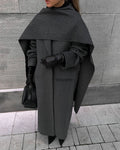Cappotto lungo retrò stile europeo e americano, Valstrend shop, in tessuto scuro con dettagli classici e chiusura frontale.