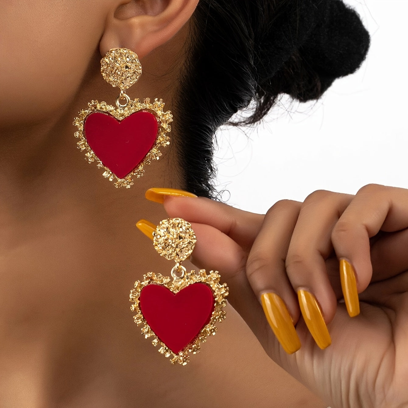 Orecchini pendenti con cuore colorato in lega di zinco, stile semplice ed elegante, perfetti come regalo di San Valentino per innamorati.
