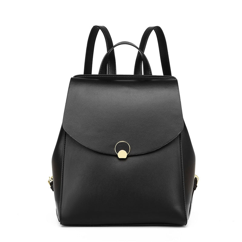 Zaino in pelle grande capienza da donna Valstrend, con tasche multiple e tracolla regolabile, stile elegante e pratico.