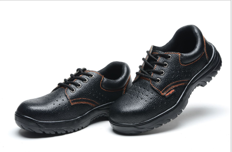 Scarpe da lavoro antiscivolo e resistenti all'usura Valstrend con protezioni di sicurezza, ideali per l'estate, in primo piano.