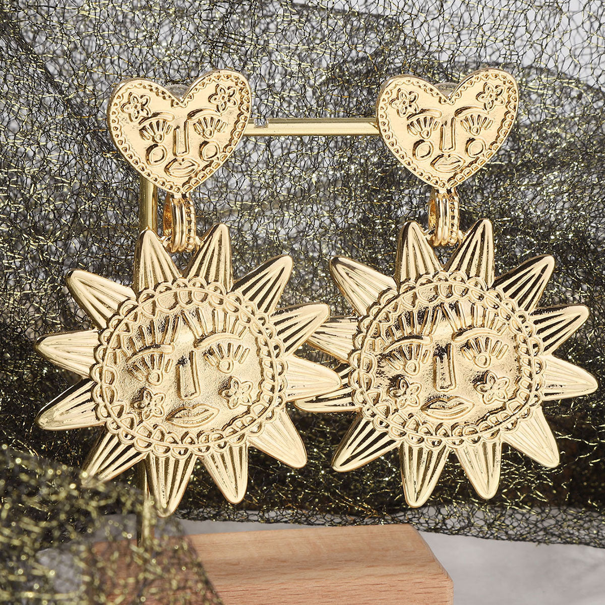 Orecchini Valstrend in lega con motivo fiore di girasole e forma a cuore, stile semplice e elegante, bijoux femminili.